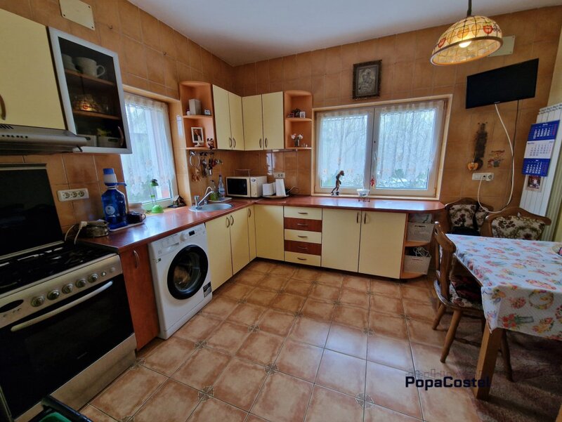 Pipera - Jolie Ville vila 4 camere S+P+M constructie 2005 teren 628 mp