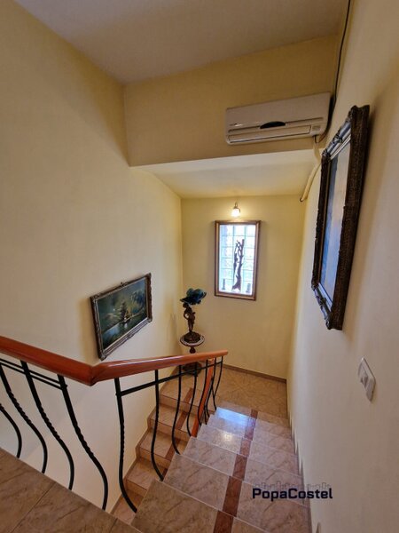 Pipera - Jolie Ville vila 4 camere S+P+M constructie 2005 teren 628 mp